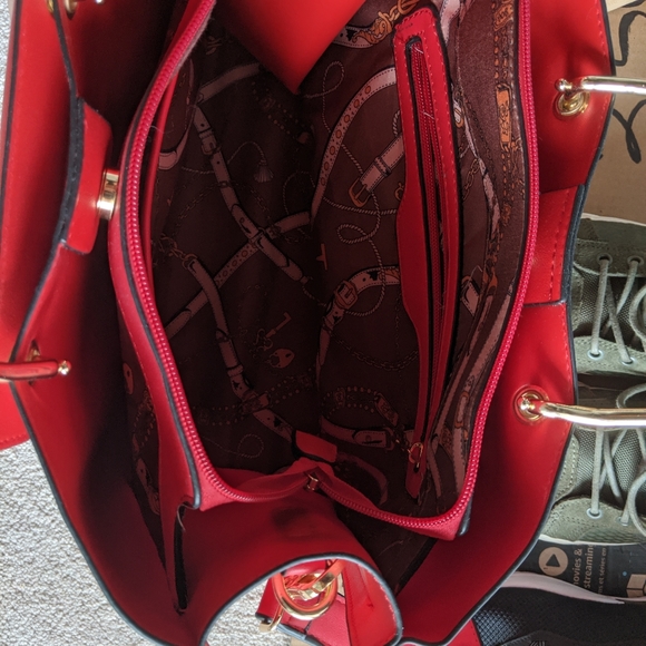 Red and gold bag - Picture 3 of 4